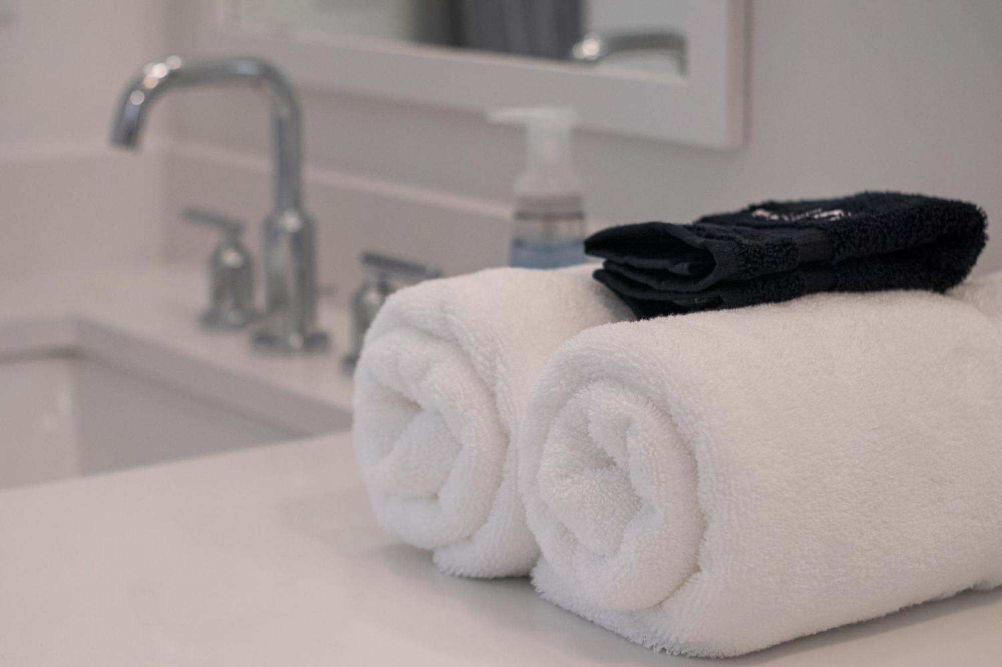 Modern Townhome, 10Min To Downtown! 8Min To Grand Ole Opry! Sleeps 8! 내슈빌 외부 사진