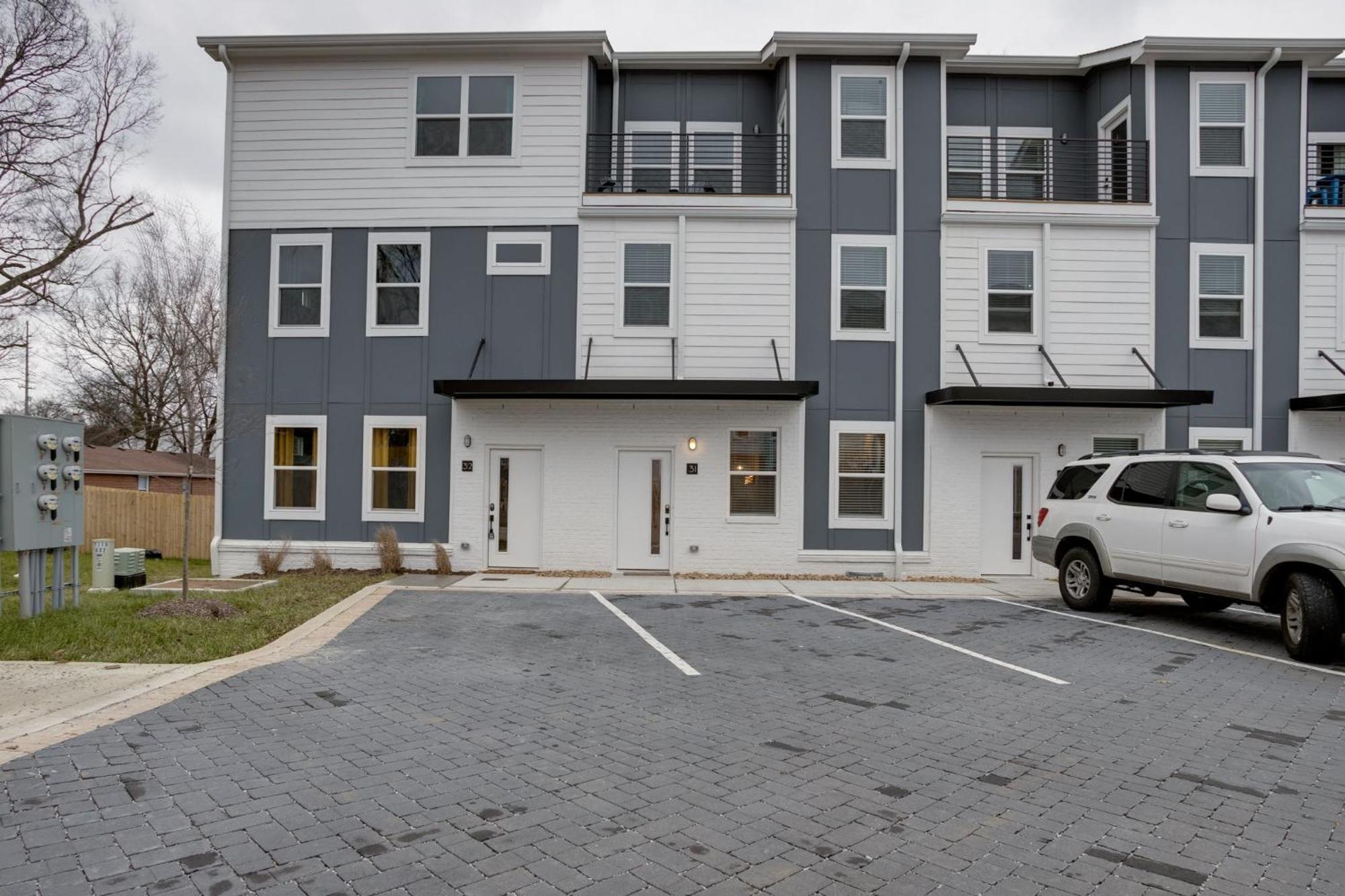 Modern Townhome, 10Min To Downtown! 8Min To Grand Ole Opry! Sleeps 8! 내슈빌 외부 사진