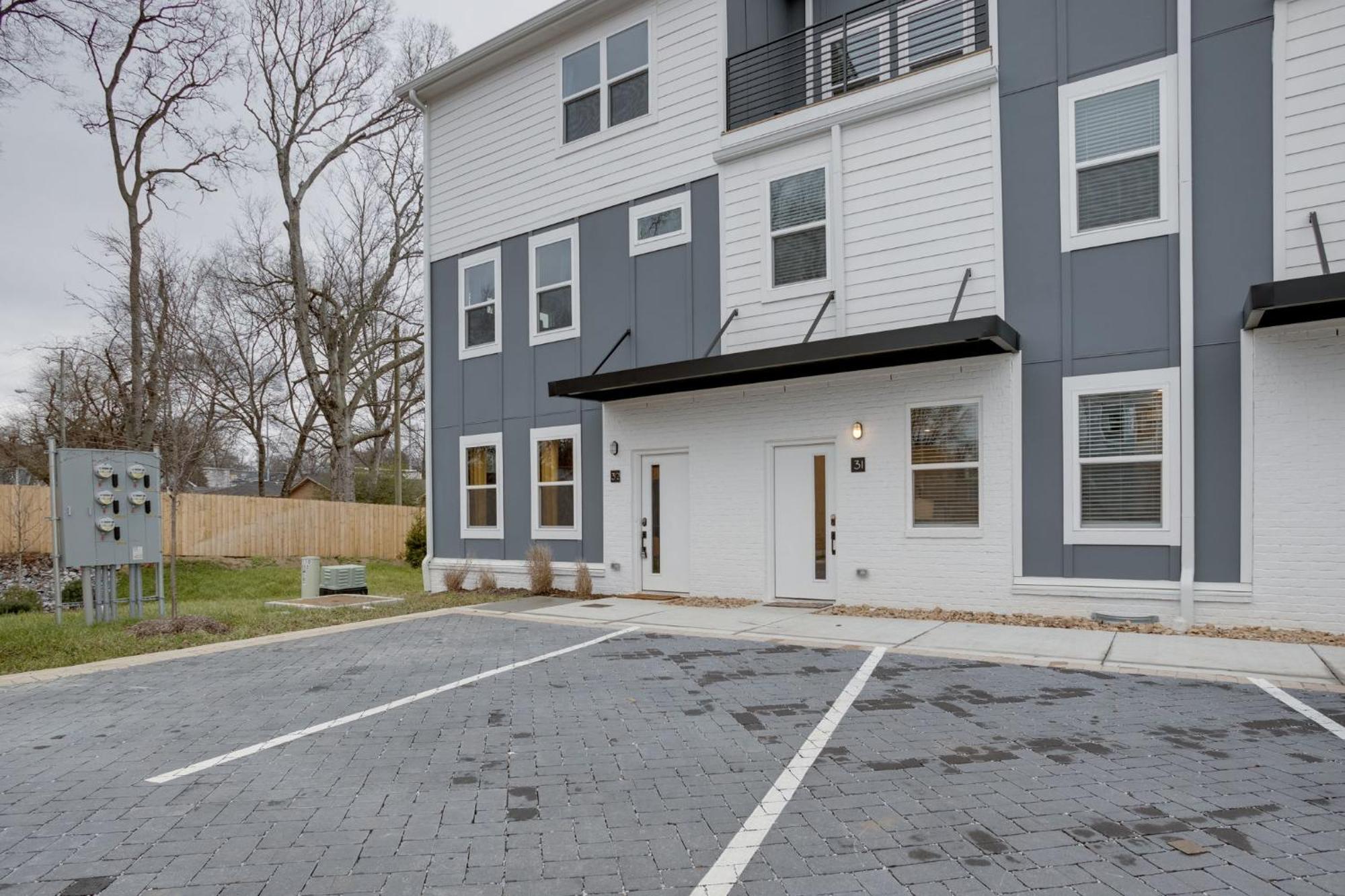 Modern Townhome, 10Min To Downtown! 8Min To Grand Ole Opry! Sleeps 8! 내슈빌 외부 사진