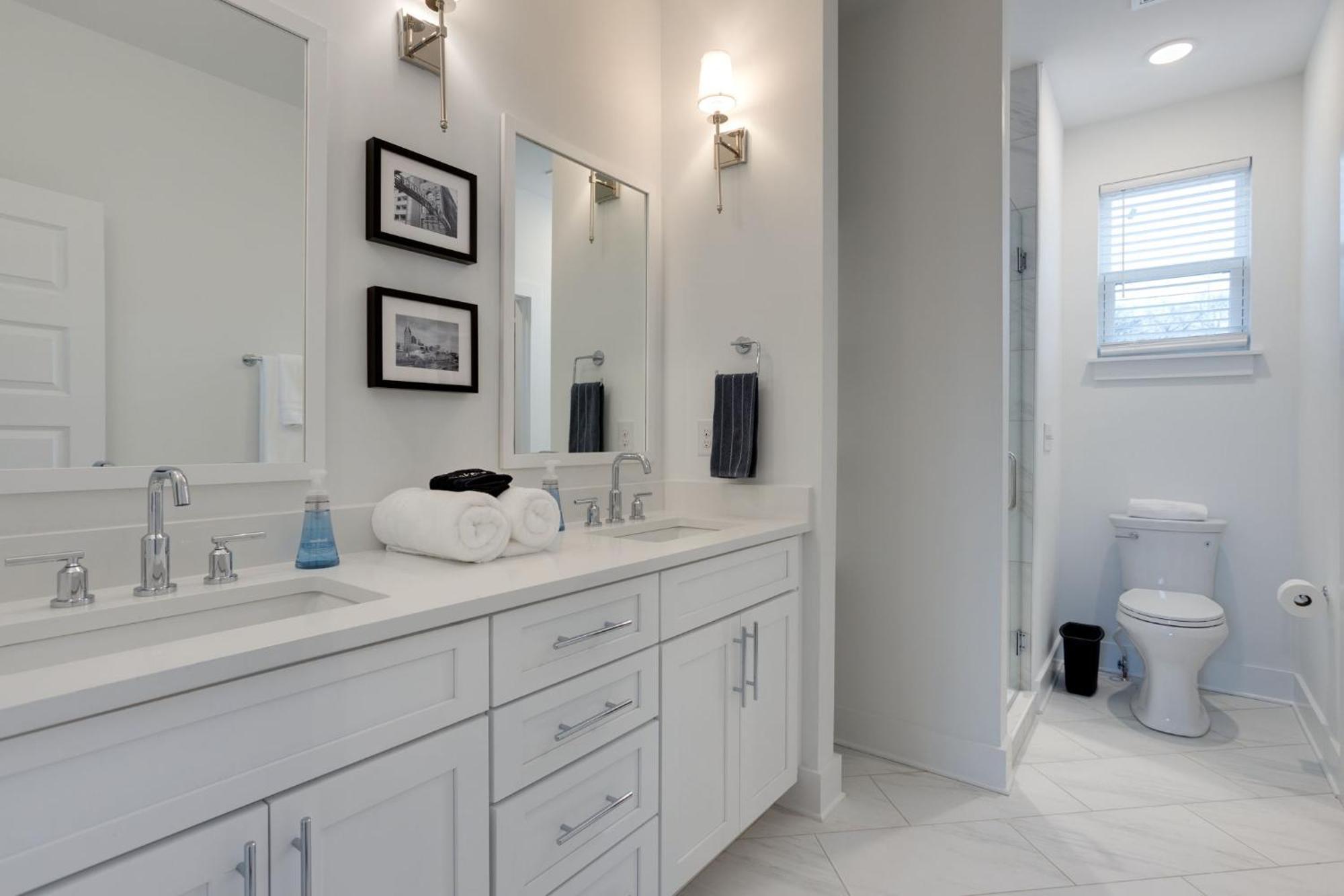 Modern Townhome, 10Min To Downtown! 8Min To Grand Ole Opry! Sleeps 8! 내슈빌 외부 사진