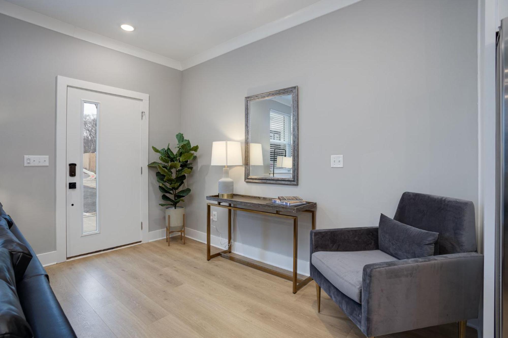 Modern Townhome, 10Min To Downtown! 8Min To Grand Ole Opry! Sleeps 8! 내슈빌 외부 사진