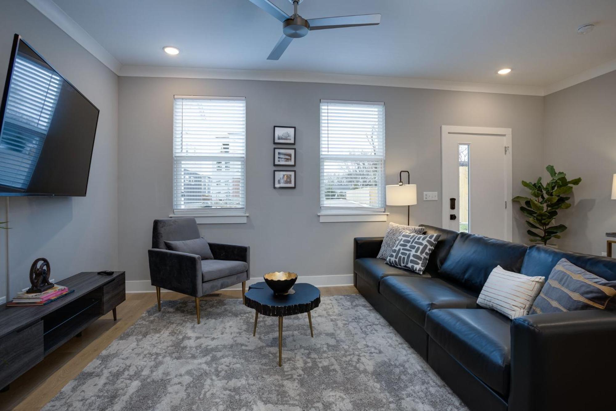 Modern Townhome, 10Min To Downtown! 8Min To Grand Ole Opry! Sleeps 8! 내슈빌 외부 사진